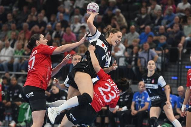 Andrea JACOBSEN Blomberg Lippe , action,duel against Natsuk AIZAWA Thueringer HC and Josefine HANFLAND Thueringer HC ,li Handball Super Cup 2025 of the women HSG Blomberg Lippe vs Thueringer HC on 23 08 2025, SAP GARDEN Muenchen