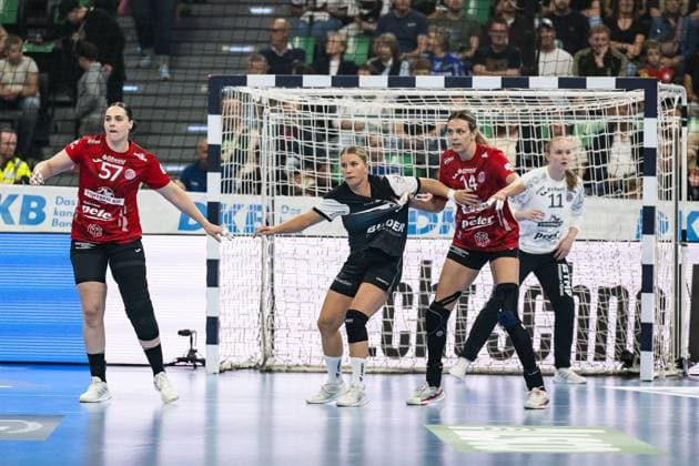 Josefine Hanfland Thueringer HC, 57 and Sharon Nooitmeer Thueringer HC, 3 defend against Ona Vegue i Pena HSG Blomberg Lippe, 14 in front of Laura Kuskes goal Goalkeeper, Thueringer HC, 11 GER, HSG Blomberg Lippe vs Thueringer HC, Handball, HBF Supercup 2025, Final, 23 08 2025 GER, HSG Blomberg Lippe vs Thueringer HC, Handball, HBF Supercup 2025, Final, 23 08 2025 Munich Copyright: xEibner-Pressefoto HeikexFeinerx EP_HFR