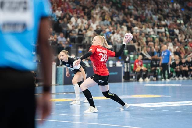 HSG Blomberg Lippe GER vs Thueringer HC GER , Handball, 1 Handball Bundesliga Women, Supercup, Season 2025 2026, Munich, 23 08 2025 Johanna Reichert Thueringer HC, 29 on a 7 meter throw Muenchen SAP Garden Germany