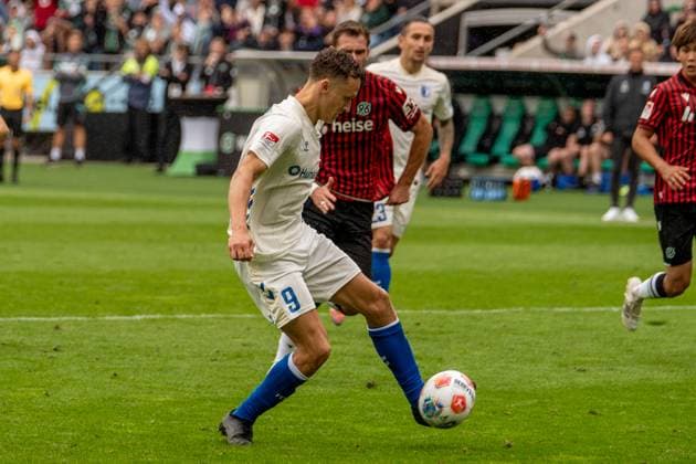Germany Soccer 2 Bundesliga, Matchday 3, Hannover 96 1 FC Magdeburg 2025 26 on 23 8 2025 in Hannover Heinz von Heiden Arena Martijn Kaars 1 FC Magdeburg 9 converts the follow-up shot to make it 1 2 from Magdeburgs point of view Copyright: xSvenxHeidmannx