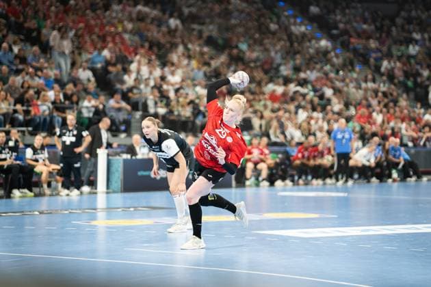 HSG Blomberg Lippe GER vs Thueringer HC GER , Handball, 1 Handball Bundesliga Women, Supercup, Season 2025 2026, Munich, 23 08 2025 Johanna Reichert Thueringer HC, 29 on a 7 meter throw Muenchen SAP Garden Germany