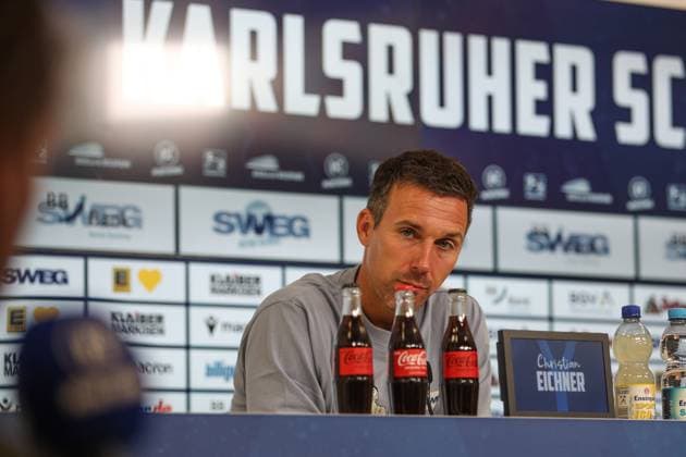 Christian Eichner Karlsruher SC, Head Coach after the match at the PK, GER, Karlsruher SC vs Eintracht Braunschweig, 2 Bundesliga, Matchday 3, 2025 2026, 23 08 2025, DFL REGULATES PROHIBIT ANY USE OF PHOTOGRAPHS AS IMAGE SEQUENCES AND OR QUASI VIDEO, GER, Karlsruher SC vs Eintracht Braunschweig, 2 Bundesliga, Matchday 3, 2025 2026, 23 08 2025 Karlsruhe Copyright: xEibner-Pressefoto JanxPrihodax EP_JPA