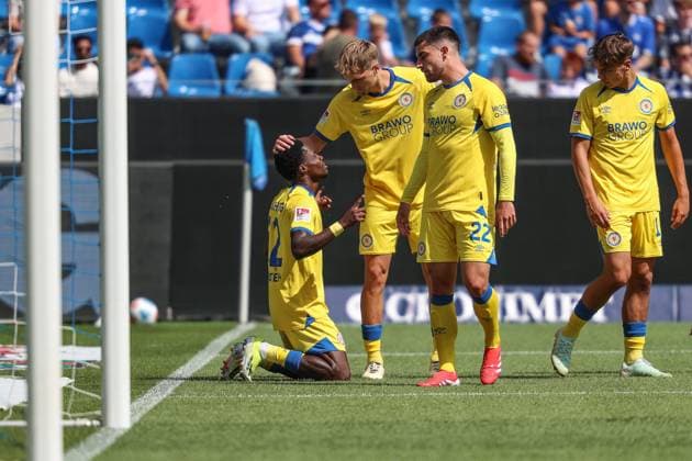 Christian Conteh Eintracht Braunschweig, 32 celebrates his goal for 1 which was however disallowed by VAR, GER, Karlsruher SC vs Eintracht Braunschweig, 2 Bundesliga, Matchday 3, 2025 2026, 23 08 2025, DFL REGULATIONS PROHIBIT ANY USE OF PHOTOGRAPHS AS IMAGE SEQUENCES AND OR QUASI VIDEO, GER, Karlsruher SC vs Eintracht Braunschweig, 2 Bundesliga, Matchday 3, 2025 2026, 23 08 2025 Karlsruhe Copyright: xEibner-Pressefoto JanxPrihodax EP_JPA
