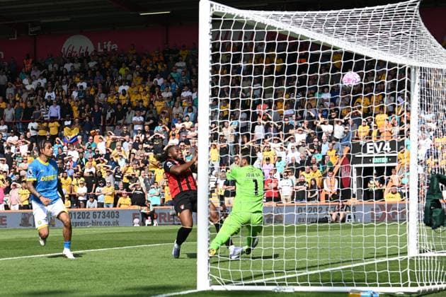 Bournemouth v Wolverhampton Wanderers Premier League 23 08 2025. Antoine Semenyo (24) of AFC Bournemouth shot at goal hits the bar during the Premier League match between Bournemouth and Wolverhampton Wanderers at the Vitality Stadium, Bournemouth, England on 23 August 2025. Bournemouth Vitality Stadium Dorset England Editorial use only DataCo restrictions apply See www.football-dataco.com , Copyright: xGrahamxHuntx PSI-22680-0028