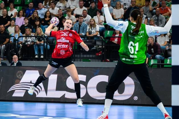 Muenchen HBF Super Cup 2025 HSG Blomberg Lippe Thueringer HC Anna Szabo Thueringer HC , Goalkeeper Nicole Roth Blomberg Muenchen SAP Garden Bayern Germany