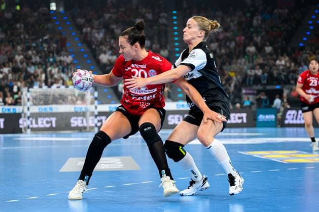 Muenchen HBF Super Cup 2025 HSG Blomberg Lippe Thueringer HC Jana Scheib Thueringer HC , Alexia Hauf Blomberg Muenchen SAP Garden Bayern Germany