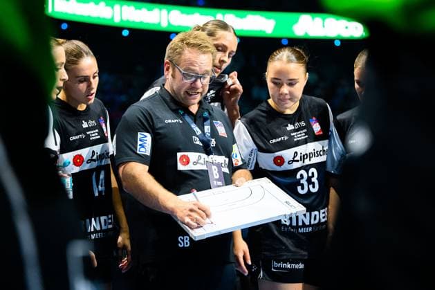 Muenchen HBF Super Cup 2025 HSG Blomberg Lippe Thueringer HC Coach Steffen Birkner Blomberg Muenchen SAP Garden Bayern Germany