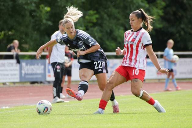 24 08 2025, xgrfx, Soccer Test Match , SC Freiburg Women Eintracht Frankfurt Women v l Nadine Riesen Eintracht Frankfurt , Selina Vobian SC Freiburg DFL DFB REGULATIONS PROHIBIT ANY USE OF PHOTOGRAPHS as IMAGE SEQUENCES and or QUASI VIDEO Freiburg
