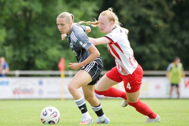 24 08 2025, xgrfx, Soccer Test Match , SC Freiburg Women Eintracht Frankfurt Women v l Elisa Senß Eintracht Frankfurt , Meret Felde SC Freiburg DFL DFB REGULATIONS PROHIBIT ANY USE OF PHOTOGRAPHS as IMAGE SEQUENCES and or QUASI VIDEO Freiburg