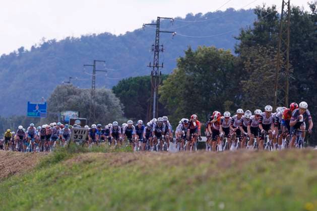 The pack compete in the first stage of 80th Vuelta a Espana cycling tour in Turin, Italy, 23 August 2025. The stage covers 183 km between the cities of Tutin and Novara. First stage of Vuelta a Espana tour !ACHTUNG: NUR REDAKTIONELLE NUTZUNG!  Copyright: xJavierxLizonx GRAF1818 20250823-55017722229_1