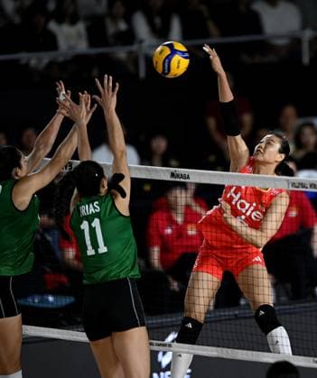 (250823) -- CHIANG MAI, Aug. 23, 2025 -- Gong Xiangyu (R) of China spikes the ball during the Preliminary Phase Pool F match between China and Mexico at the Volleyball Women s World Championship, WM, Weltmeisterschaft in Chiang Mai, Thailand, Aug. 23, 2025. ) (SP)THAILAND-CHIANG MAI-VOLLEYBALL-WOMEN S WORLD CHAMPIONSHIP-CHINA VS MEXICO HouxZhaokang 