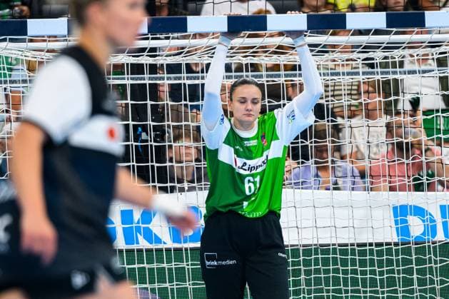 Muenchen HBF Super Cup 2025 HSG Blomberg Lippe Thueringer HC goalkeeper Nicole Roth Blomberg dissatisfied disappointed dejected frustrated, Muenchen SAP Garden Bayern Germany