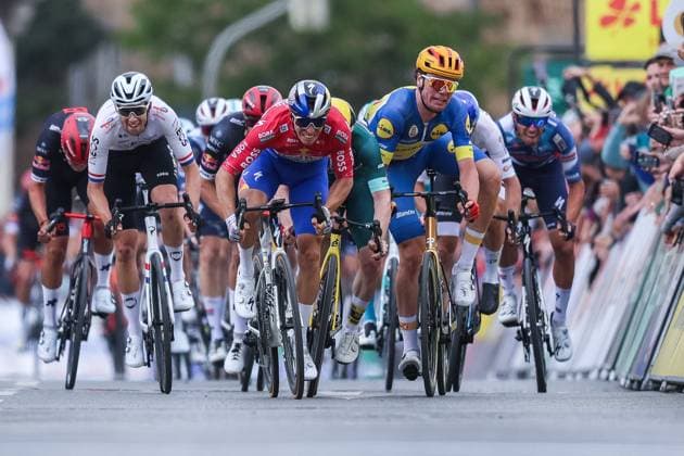 Cycling UCI ProSeries Men Elite LIDL Deutschland Tour 2025 Stage 3 Arnsberg Kassel on 23 08 2025 with Niklas Behrens TEAM VISMA LEASE A BIKE at the end, with Danny Van Poppel RED BULL BORA HANSGROHE , pushing James Matthew Brennan TEAM VISMA LEASE A BIKE , and Soren Waerenskjold UNO X MOBILITY , from xJRx
