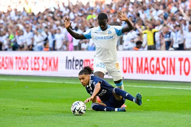 FOOTBALL : Olympique de Marseille VS Paris FC - Ligue 1 Mcdonald s - 23 08 2025 Timothy Weah (OM) llan Kebbal (Paris FC) - Ligue 1 Mcdonald s match between Olympique de Marseille and Paris Football Club on 23rd August 2025 at the Orange VÃ lodrome Stadium in Marseille. MarseilleFrance  Copyright: xWilliamxCannarellax