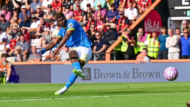 Bournemouth v Wolverhampton Wanderers Premier League Emmanuel Agbadou of Wolves shoots from a free kick during the Premier League match at the Vitality Stadium, Bournemouth UK Newspapers OUT Copyright: xJeremyxLandeyx FIL-22134-0042