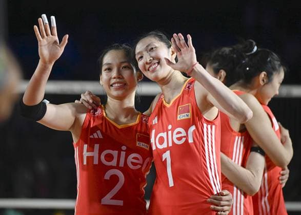 (250823) -- CHIANG MAI, Aug. 23, 2025 -- Wu Mengjie (R) and Zhuang Yushan of China react after the Preliminary Phase Pool F match between China and Mexico at the Volleyball Women s World Championship, WM, Weltmeisterschaft in Chiang Mai, Thailand, Aug. 23, 2025. ) (SP)THAILAND-CHIANG MAI-VOLLEYBALL-WOMEN S WORLD CHAMPIONSHIP-CHINA VS MEXICO HouxZhaokang 