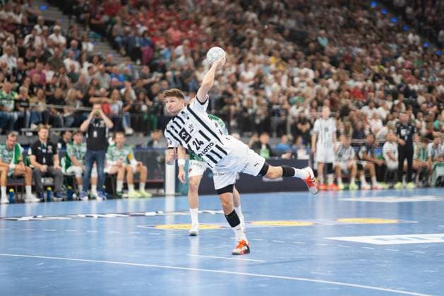 Fuechse Berlin vs THW Kiel, Handball, 1 Handball Bundesliga Men, Supercup, Season 2025 2026, Munich, 23 08 2025 Lukas Zerbe THW Kiel, 24 at a 7 meter throw Muenchen SAP Garden Germany