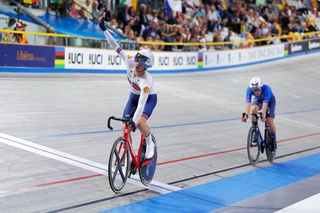 2025 UCI Junior Track World Championships Picture by Alex Whitehead SWpix.com - 23 08 2025 - Cycling - 2025 UCI Junior Track World Championships - Omnisport, Apeldoorn, Netherlands - Men Omnium Elimination Race - Henry Hobbs (Great Britain) wins the Omnium Elimination Race Copyright: x xSWpix.comx(t axPhotographyxHubxLtd)xAlexxWhitehead SWpix.comx SWP-3030-0941