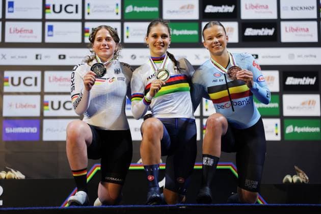 2025 UCI Junior Track World Championships Picture by Alex Whitehead SWpix.com - 23 08 2025 - Cycling - 2025 UCI Junior Track World Championships - Omnisport, Apeldoorn, Netherlands - Women Kilo Time Trial Podium - Matilde Cenci (Italy) receiving the Gold Medal and Rainbow Jersey with Emilia Waterstradt (Germany) receiving the Silver Medal and Zita Gheysens (Belgium) receiving the Bronze Medal Copyright: x xSWpix.comx(t axPhotographyxHubxLtd)xAlexxWhitehead SWpix.comx SWP-3030-0948