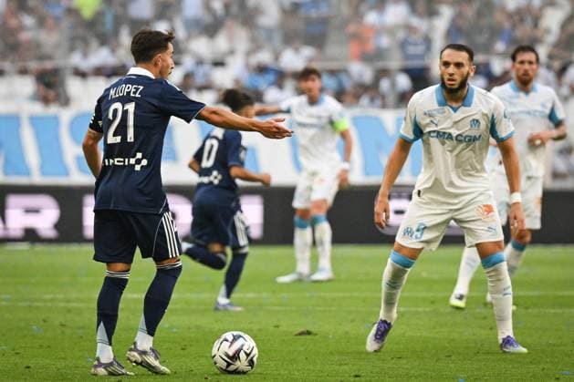 Ligue 1 Olympique de Marseille vs Paris FC - FA Paris FC midfielder Maxime Lopez controls the ball during the French L1 football match between Olympique de Marseille and Paris FC at the Velodrome stadium in Marseille on August 23, 2025. Photo by Firas Abdullah ABACAPRESS.COM Marseille Provence-Alpes-Côte d& 39;Azur France  Copyright: xAbdullahxFiras ABACAx
