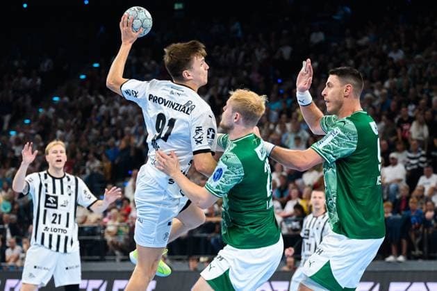 Muenchen HBL Super Cup 2025 Fuechse Berlin THW Kiel Bence Imre THW Kiel , Matthes Langhoff Berlin , Mijajlo Marsenic Berlin Muenchen SAP Garden Bayern Germany