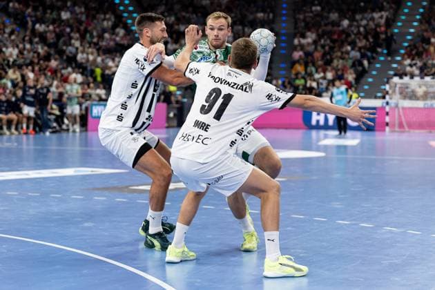 Harald Reinkind THW Kiel, 6 and Bence Imre THW Kiel, 91 against Mathias Gidsel Fuechse Berlin, 19 GER, Fuechse Berlin vs THW Kiel, Handball, HBL Supercup 2025, Final, 23 08 2025 GER, Fuechse Berlin vs THW Kiel, Handball, HBL Supercup 2025, Final, 23 08 2025 Muenchen Copyright: xEibner-Pressefoto HeikexFeinerx EP_HFR