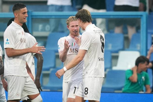 Napoli s Kevin De Bruyne celebrates with Napoli s Scott Mc Tominay after scoring the 0-2 goal for his team during the Serie A soccer match between Sassuolo and Napoli at the Mapei Stadium CittÃ del Tricolore in Reggio Emilia, north Italy - Saturday, August 23, 2025 - - Soccer -  Copyright: xMassimoxPaolone LaPressex
