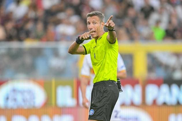 the referee during the Serie A soccer match between Genoa and Lecce at the Luigi Ferraris Stadium in Genoa, Italy - Saturday, August 23, 2025. - Soccer .  Copyright: xTanoxPecoraro LaPressex