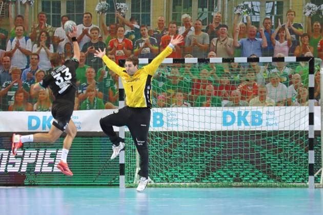 Handball test match SC DHfK Leipzig vs HC Banik Karvina, 23 08 25 Goalkeeper Domenico Ebner 1, SC DHfK Leipzig awaits the throw of Petr Siroky 33, Banik Karvina Handball, DAIKIN HBL, Season 2025 2026, Test match SC DHfK Leipzig vs HC Banik Karvina on 23 08 25 in the Quarterback Immobilien Arena Leipzig Copyright: xBEAUTIFULxSPORTS JanxKaeferx
