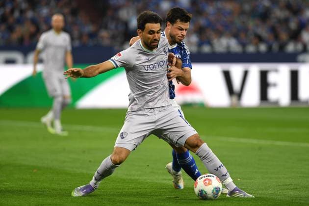 Gerrit Holtmann VfL Bochum and Adrian Gantenbein FC Schalke 04 in a duel during the 2 Bundesliga match between FC Schalke 04 and VfL Bochum, Veltins Arena on August 23, 2025 in Gelsenkirchen, Germany, Germany Photo by Ralf Treese DeFodi Images Gerrit Holtmann VfL Bochum and Adrian Gantenbein FC Schalke 04 battle for the ball during the 2 Bundesliga match between FC Schalke 04 and VfL Bochum at Veltins Arena on August 23, 2025 in Gelsenkirchen, Germany Photo by Ralf Treese DeFodi Images Photo by Ralf Treese DeFodi Images