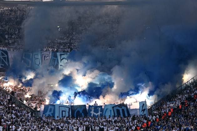 Fans Bochum supporters use pyrotechnics during the 2 Bundesliga match between FC Schalke 04 and VfL Bochum, Veltins Arena on August 23, 2025 in Gelsenkirchen, Germany Photo by Ralf Treese DeFodi Images Fans Bochum supporters use pyrotechnics during the 2 Bundesliga match between FC Schalke 04 and VfL Bochum at Veltins Arena on August 23, 2025 in Gelsenkirchen, Germany Photo by Ralf Treese DeFodi Images Photo by Ralf Treese DeFodi Images