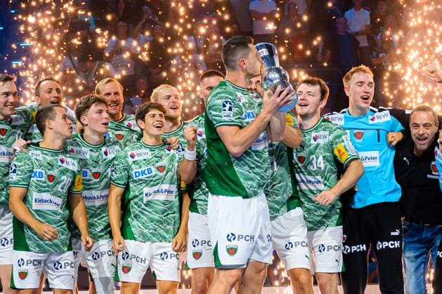 Muenchen HBL Super Cup 2025 Fuechse Berlin THW Kiel Mijajlo Marsenic Berlin with the cup Muenchen SAP Garden Bayern Germany