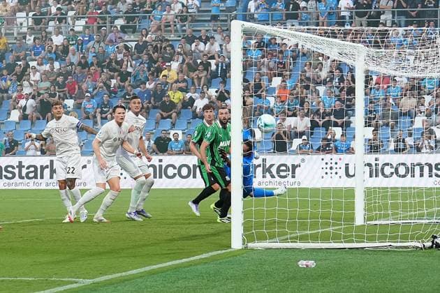 REGGIO EMILIA, ITALY: Kevin De Bruyne of SSC Napoli scores during the Serie A match between Sassuolo and SSC Napoli in Reggio Emilia, Italy. Copyright: xFOTOAGENZIAx