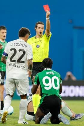August 23, 2025, Reggio Emilia, REGGIO EMILIA: Refere Ayroldi shows the red card to Kone and expels him during the Italian Serie A soccer match US Sassuolo vs SSC Napoli at Mapei Stadium in Reggio Emilia, Italy, 23 August 2025. ANSA ELISABETTA BARACCHI. Soccer: Serie A, Sassuolo Vs Napoli  - ZUMAa110 20250823_zaf_a110_021 Copyright: xElisabettaxBaracchix
