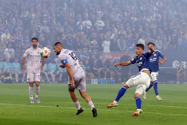 23 08 2025, xrekx, Soccer 2 Bundesliga, FC Schalke 04 VfL Bochum v l Vitalie Becker FC Schalke 04 DFL DFB REGULATIONS PROHIBIT ANY USE OF PHOTOGRAPHS as IMAGE SEQUENCES and or QUASI VIDEO Gelsenkirchen