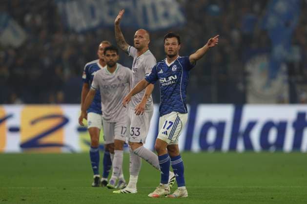 Adrian Gantenbein FC Schalke 04 gestures, gestures during the 2 Bundesliga match between FC Schalke 04 and VfL Bochum, Veltins Arena on August 23, 2025 in Gelsenkirchen, Germany Photo by Oliver Kaelke DeFodi Images Adrian Gantenbein FC Schalke 04 gestures during the 2 Bundesliga match between FC Schalke 04 and VfL Bochum at Veltins Arena on August 23, 2025 in Gelsenkirchen, Germany Photo by Oliver Kaelke DeFodi Images DFB DFL REGULATIONS PROHIBIT ANY USE OF PHOTOGRAPHS AS IMAGE SEQUENCES AND OR QUASI VIDEO Photo by Oliver Kaelke DeFodi Images