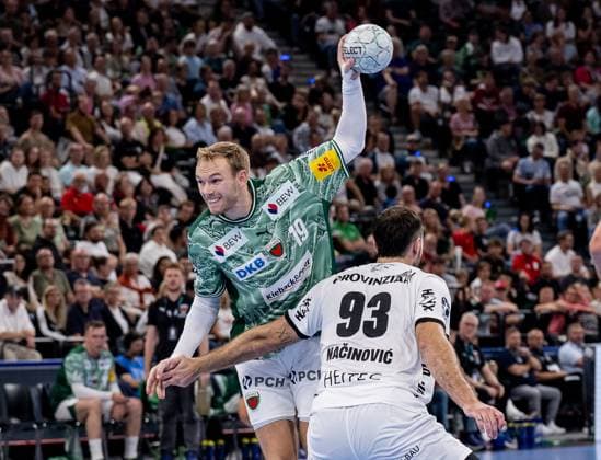 Mathias Gidsel Fuechse Berlin, 19 and Veron Nacinovic THW Kiel, 93 GER, Fuechse Berlin vs THW Kiel, Handball, HBL Supercup 2025, Final, 23 08 2025 GER, Fuechse Berlin vs THW Kiel, Handball, HBL Supercup 2025, Final, 23 08 2025 Muenchen Copyright: xEibner-Pressefoto HeikexFeinerx EP_HFR