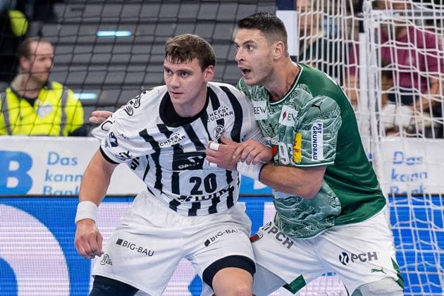 Lukas Laube THW Kiel, 20 and Mijajlo Marsenic Fuechse Berlin, 93 GER, Fuechse Berlin vs THW Kiel, Handball, HBL Supercup 2025, Final, 23 08 2025 GER, Fuechse Berlin vs THW Kiel, Handball, HBL Supercup 2025, Final, 23 08 2025 Muenchen Copyright: xEibner-Pressefoto HeikexFeinerx EP_HFR