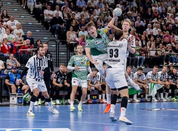 Veron Nacinovic THW Kiel, 93 and Eric Oscar Johansson THW Kiel, 21 against Nils Lichtlein Fuechse Berlin, 17 GER, Fuechse Berlin vs THW Kiel, Handball, HBL Supercup 2025, Final, 23 08 2025 GER, Fuechse Berlin vs THW Kiel, Handball, HBL Supercup 2025, Final, 23 08 2025 Munich Copyright: xEibner-Pressefoto HeikexFeinerx EP_HFR