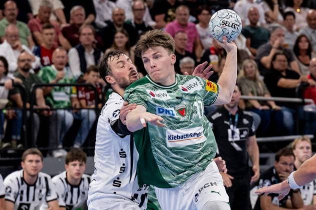 Domagoj Duvnjak THW Kiel, 4 vs Nils Lichtlein Fuechse Berlin, 17 GER, Fuechse Berlin vs THW Kiel, Handball, HBL Supercup 2025, Final, 23 08 2025 GER, Fuechse Berlin vs THW Kiel, Handball, HBL Supercup 2025, Final, 23 08 2025 Muenchen Copyright: xEibner-Pressefoto HeikexFeinerx EP_HFR