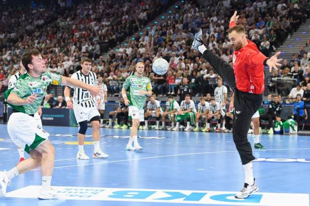 Hakun West av Teigum (34 Füchse Berlin) and Goalkeeper Andreas Wolff (33 THW Kiel) during the DHB Supercup match between Füchse Berlin and THW Kiel, SAP Garden, Munich, Germany. (Sven Beyrich SPP) Copyright: xSvenxBeyrich SPPx spp-en-SvBe-SvBe-20250823-ND5_2262