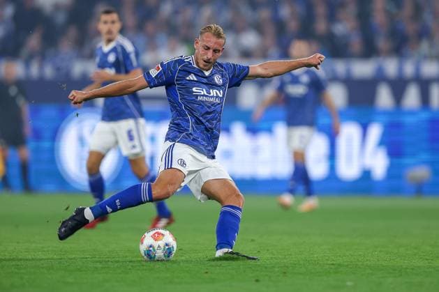 23 08 2025, Fußball, FC Schalke 04 VfL Bochum, 3 Spieltag, 2 Fußball Bundesliga, Veltins Arena Gelsenkirchen, Saison 2025 2026 Timo Becker Schalke04 05 beim Schuss auf das Tor DFB regulations prohibit any use of photographs as image sequences and or quasi video Nordrhein Westfalen Germany