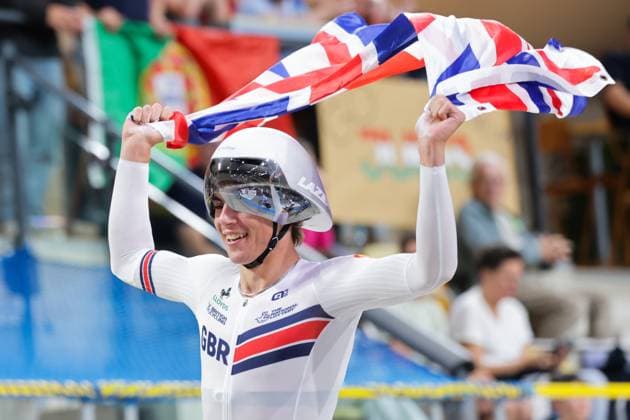 2025 UCI Junior Track World Championships Picture by Alex Whitehead SWpix.com - 23 08 2025 - Cycling - 2025 UCI Junior Track World Championships - Omnisport, Apeldoorn, Netherlands - Men Omnium Points Race - Henry Hobbs (Great Britain) wins the Men Omnium Copyright: x xSWpix.comx(t axPhotographyxHubxLtd)xAlexxWhitehead SWpix.comx SWP-3030-1051