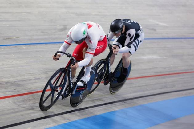 2025 UCI Junior Track World Championships Picture by Alex Whitehead SWpix.com - 23 08 2025 - Cycling - 2025 UCI Junior Track World Championships - Omnisport, Apeldoorn, Netherlands - Men Sprint Final for Bronze - Tomasz Lamaszewski (Poland), Alex Schuler (New Zealand) Copyright: x xSWpix.comx(t axPhotographyxHubxLtd)xAlexxWhitehead SWpix.comx SWP-3030-1058