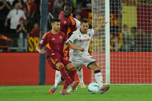 Roma™s Stephan El Shaarawy and Bologna s Remo Freuler during the Serie A Enilive soccer match between AS Roma and Bologna FC at the Rome s Olympic stadium, Italy - Saturday, August 23, 2025. - Soccer.  Copyright: xFabrizioxCorradetti LaPressex