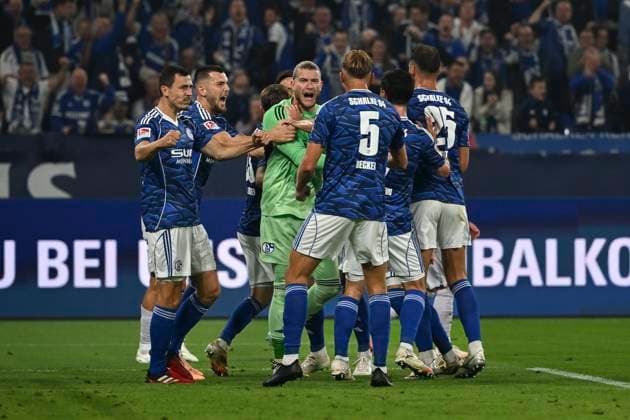 Penalty kept by Loris Karius Schalke , FC Schalke 04 vs VfL Bochum , Soccer, 2 Bundesliga, 3 Matchday, 23 08 2025 DFB regulations prohibit any use of photographs as image sequences and or quasi video Gelsenkirchen Nordrhein Westfalen Germany Copyright: xkolbert-press MarcxNiemeyerx