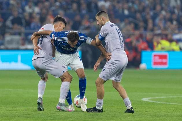 2 Soccer Bundesliga, FC Schalke 04 VfL Bochum 23 08 2025 Kenan Karaman FC Schalke 04, 19 between Matus Bero VfL Bochum, 19 and Cajetan Lenz VfL Bochum, 34 2 Soccer Bundesliga, FC Schalke 04 VfL Bochum, 3 Matchday, on 23 08 2025, Veltins Arena, Gelsenkirchen DFL regulations prohibit any use of photographs as image sequences and or quasi video Copyright: xBEAUTIFULxSPORTS Meuselx