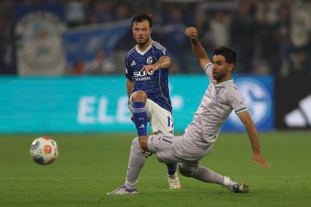 Adrian Gantenbein FC Schalke 04 and Gerrit Holtmann VfL Bochum in a duel during the 2 Bundesliga match between FC Schalke 04 and VfL Bochum, Veltins Arena on August 23, 2025 in Gelsenkirchen, Germany, Germany Photo by Oliver Kaelke DeFodi Images Adrian Gantenbein FC Schalke 04 and Gerrit Holtmann VfL Bochum battle for the ball during the 2 Bundesliga match between FC Schalke 04 and VfL Bochum at Veltins Arena on August 23, 2025 in Gelsenkirchen, Germany Photo by Oliver Kaelke DeFodi Images DFB DFL REGULATIONS PROHIBIT ANY USE OF PHOTOGRAPHS AS IMAGE SEQUENCES AND OR QUASI VIDEO Photo by Oliver Kaelke DeFodi Images