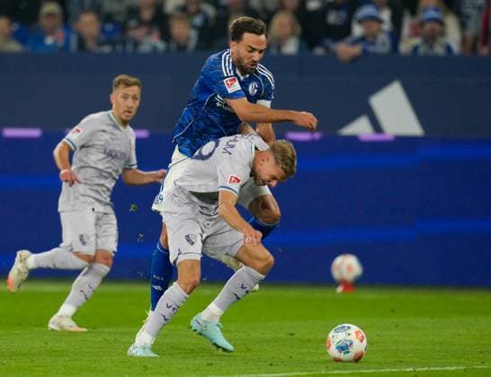 Kenan Karaman FC Schalke 04, 19 vs Leandro Noel Morgalla VfL Bochum 1848, 39 GER, FC Schalke 04 vs VfL Bochum 1848, 2 Bundesliga, Matchday 3, Season 2025 2026, 23 08 2025 DFL REGULATES PROHIBIT ANY USE OF PHOTOGRAPHS AS IMAGE SEQUENCES AND OR QUASI VIDEO GER, FC Schalke 04 vs VfL Bochum 1848, 2 Bundesliga, Matchday 3, Season 2025 2026, 23 08 2025 Gelsenkirchen Copyright: xEibner-Pressefoto ScottxColemanx EP_SCN