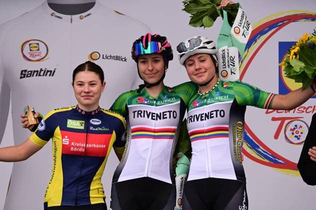 23 08 2025 xkhx Lidl Deutschland Tour 2025 3 stage from Arnsberg to Kassel The LichtBlick Newcomer Tour is a junior race for U17 women Award ceremony 1 Azzurra Ballan Italy 2 ElÃ na Amann France 3 Noemi Tosin Italy